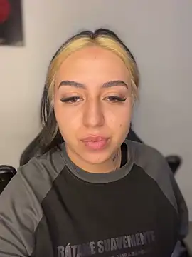 AnnikaMerliahh  online show from 10-31-25, 09:16