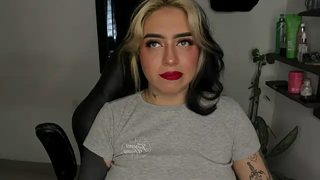 AnnikaMerliahh  online show from 12-22-25, 01:41