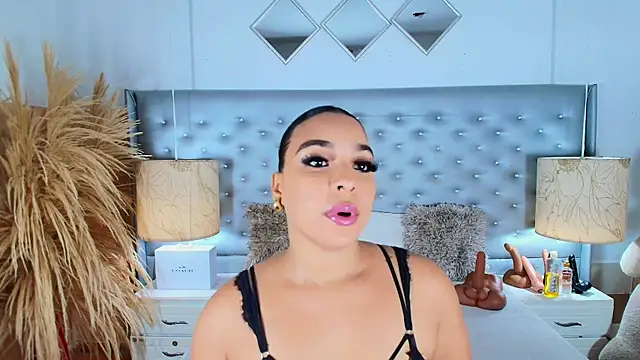 EileenBenzon online show from 03-14-25, 03:48