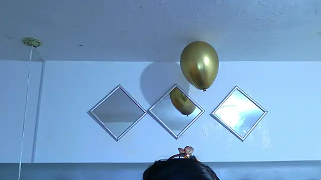 EileenBenzon online show from 04-11-26, 05:01