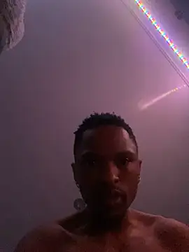 Snapshot of BlueIceCube chatting on 01-21-25, 10:30 BlueIceCube online show from 01-21-25, 10:30