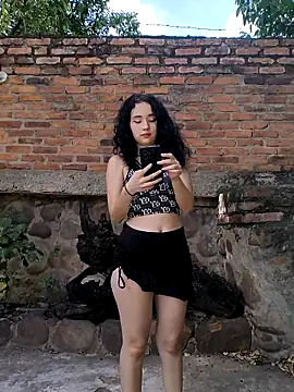 sweet outdoor charm online show from 10-15-25, 07:36