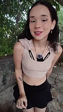 sweet outdoor charm online show from 06-18-26, 04:44