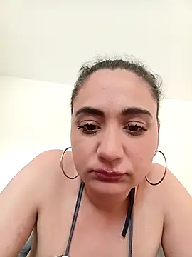 Snapshot of Nell-X chatting on 04-25-26, 01:41 Nell-X online show from 04-25-26, 01:41