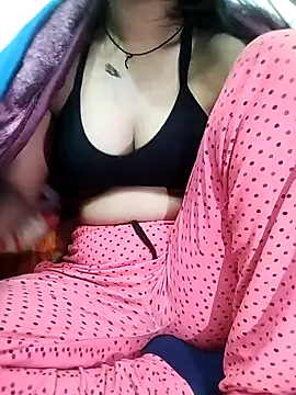 Snapshot of hottysameera chatting on 12-09-24, 03:40 hottysameera online show from 12-09-24, 03:40