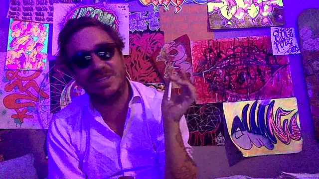 Snapshot of 3615_ULLA chatting on 05-10-26, 02:33 3615 ULLA online show from 05-10-26, 02:33