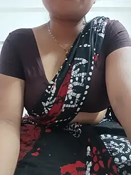 Snapshot of Priya_2222 chatting on 05-18-26, 06:58 Priya 2222 online show from 05-18-26, 06:58