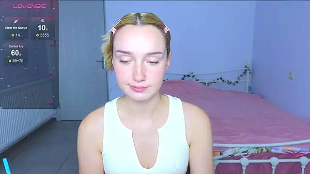 Snapshot of Wild_Sophie_ chatting on 09-26-25, 02:32 Wild Sophie online show from 09-26-25, 02:32