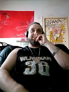 Snapshot of Ozomitro chatting on 02-02-25, 06:37 Ozomitro online show from 02-02-25, 06:37