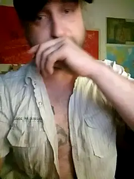 Snapshot of Ozomitro chatting on 03-22-25, 07:09 Ozomitro online show from 03-22-25, 07:09