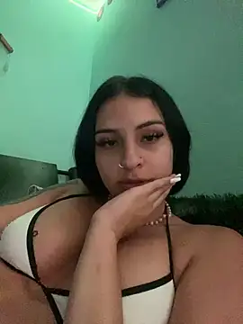Snapshot of Hilary_pinkk chatting on 12-17-24, 10:11 Hilary pinkk online show from 12-17-24, 10:11