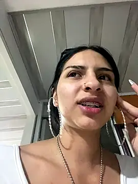 Snapshot of Hilary_pinkk chatting on 10-08-25, 03:37 Hilary pinkk online show from 10-08-25, 03:37