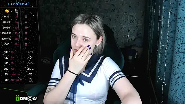 Snapshot of Your_small_bunny chatting on 02-08-25, 02:04 Your small bunny online show from 02-08-25, 02:04