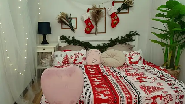 Snapshot of margeriTirell chatting on 12-22-24, 02:28 margeriTirell online show from 12-22-24, 02:28