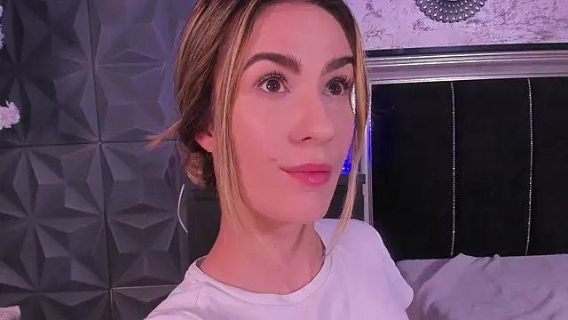 Snapshot of LaurynCopper chatting on 07-12-26, 05:31 LaurynCopper online show from 07-12-26, 05:31