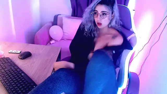 Thea Aphros  online show from 01-17-26, 08:56