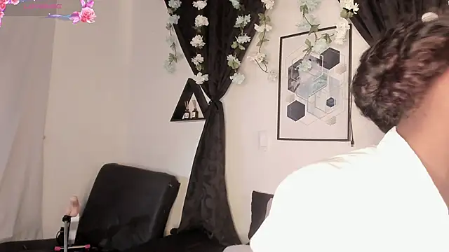 Snapshot of Khenta_Michells chatting on 04-30-26, 10:54 Khenta Michells online show from 04-30-26, 10:54