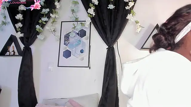 Snapshot of Khenta_Michells chatting on 05-05-26, 10:34 Khenta Michells online show from 05-05-26, 10:34