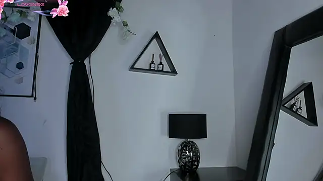 Snapshot of Khenta_Michells chatting on 05-08-26, 10:42 Khenta Michells online show from 05-08-26, 10:42