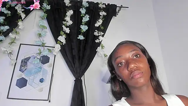 Snapshot of Khenta_Michells chatting on 05-13-26, 11:29 Khenta Michells online show from 05-13-26, 11:29