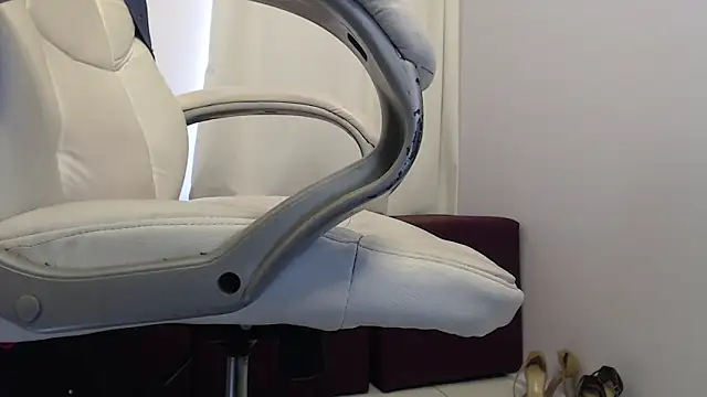 Abby Halliwey online show from 12-29-24, 05:22