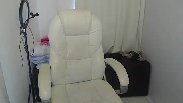 Abby Halliwey online show from 01-03-25, 03:44