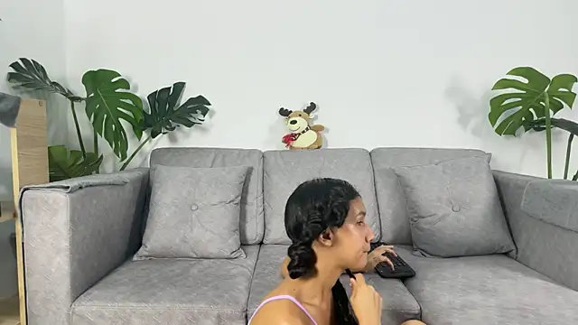 Snapshot of Antonella_and_axel_ chatting on 12-08-24, 06:54 Antonella and axel  online show from 12-08-24, 06:54