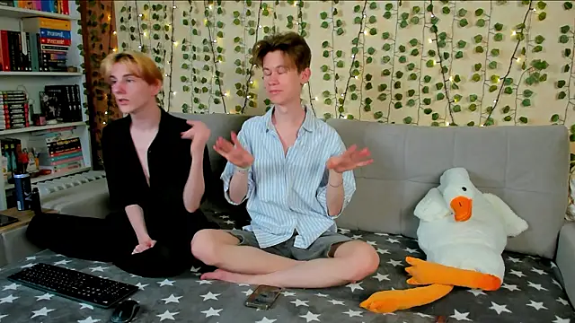 AndrewwCarter2 online show from 03-05-26, 08:27