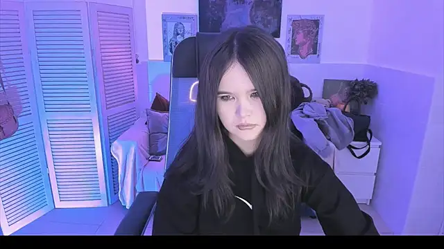 Elainebeness online show from 10-24-25, 07:10