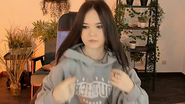 Elainebeness online show from 12-14-25, 10:25