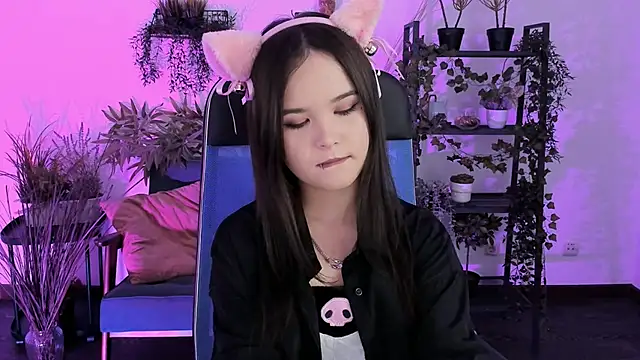 Elainebeness online show from 12-17-25, 08:15