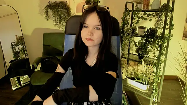 Elainebeness online show from 05-27-26, 04:04