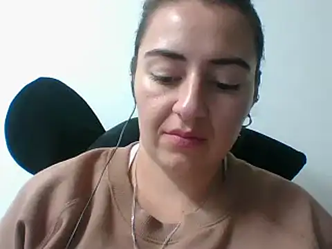  karlie kloss  online show from 01-17-25, 12:42