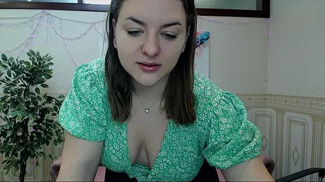 Snapshot of Helen_Elliot chatting on 02-02-25, 06:58 Helen Elliot online show from 02-02-25, 06:58