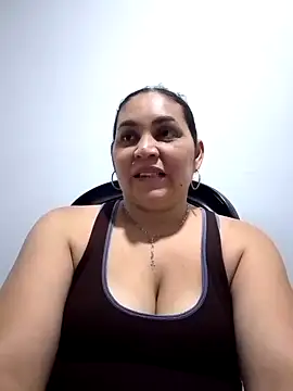 Snapshot of MirandaSoto chatting on 01-24-25, 03:54 MirandaSoto online show from 01-24-25, 03:54