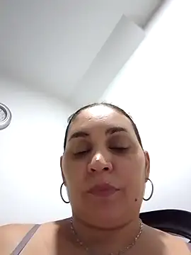 Snapshot of MirandaSoto chatting on 01-28-25, 03:47 MirandaSoto online show from 01-28-25, 03:47