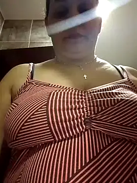 Snapshot of MirandaSoto chatting on 01-28-25, 11:49 MirandaSoto online show from 01-28-25, 11:49