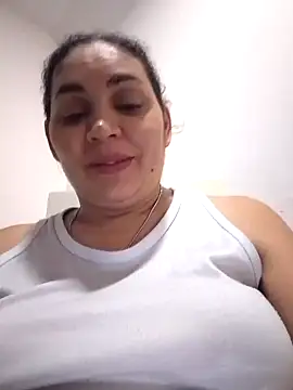 Snapshot of MirandaSoto chatting on 02-09-25, 01:03 MirandaSoto online show from 02-09-25, 01:03