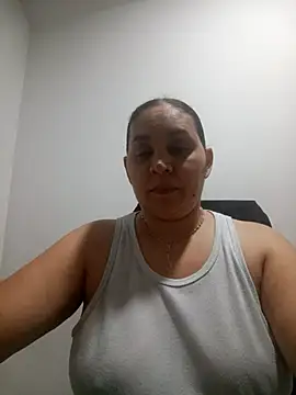 Snapshot of MirandaSoto chatting on 09-18-25, 04:03 MirandaSoto online show from 09-18-25, 04:03