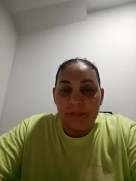 Snapshot of MirandaSoto chatting on 09-25-25, 03:32 MirandaSoto online show from 09-25-25, 03:32