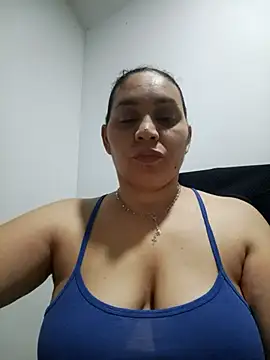 Snapshot of MirandaSoto chatting on 09-26-25, 03:43 MirandaSoto online show from 09-26-25, 03:43