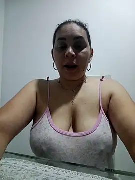 Snapshot of MirandaSoto chatting on 10-03-25, 03:58 MirandaSoto online show from 10-03-25, 03:58