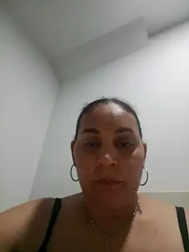 Snapshot of MirandaSoto chatting on 10-15-25, 03:28 MirandaSoto online show from 10-15-25, 03:28