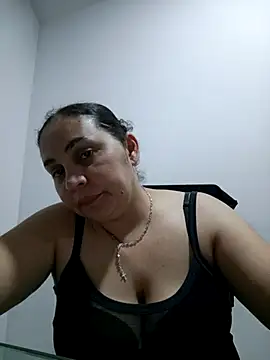 Snapshot of MirandaSoto chatting on 10-17-25, 03:53 MirandaSoto online show from 10-17-25, 03:53