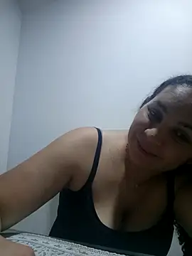 Snapshot of MirandaSoto chatting on 10-18-25, 03:42 MirandaSoto online show from 10-18-25, 03:42