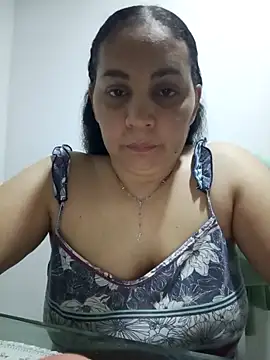 Snapshot of MirandaSoto chatting on 10-21-25, 03:40 MirandaSoto online show from 10-21-25, 03:40