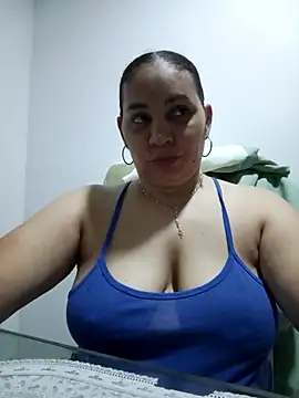 Snapshot of MirandaSoto chatting on 10-22-25, 03:51 MirandaSoto online show from 10-22-25, 03:51