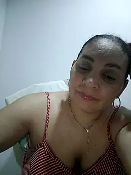 Snapshot of MirandaSoto chatting on 10-23-25, 03:39 MirandaSoto online show from 10-23-25, 03:39