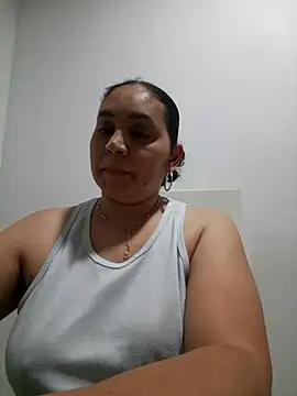 Snapshot of MirandaSoto chatting on 10-24-25, 03:58 MirandaSoto online show from 10-24-25, 03:58