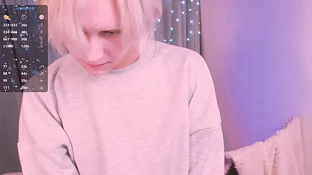 Snapshot of edward_holy chatting on 12-25-24, 04:01 edward holy online show from 12-25-24, 04:01